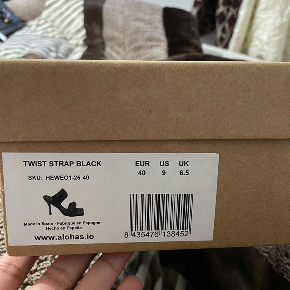 COPY - COPY - Alohas Mules - Twist Strap Size US 9 fits like Size US 8/7.5 - Picture 4 of 4